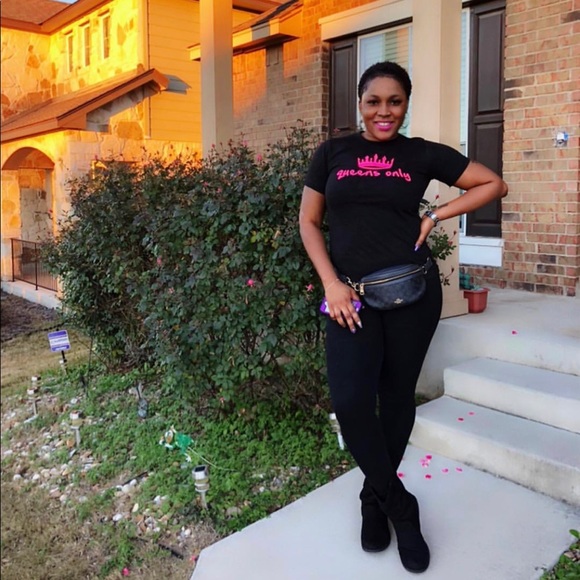 ✨Host Post✨Queens Only Black T-shirt Short Sleeve - Picture 6 of 10